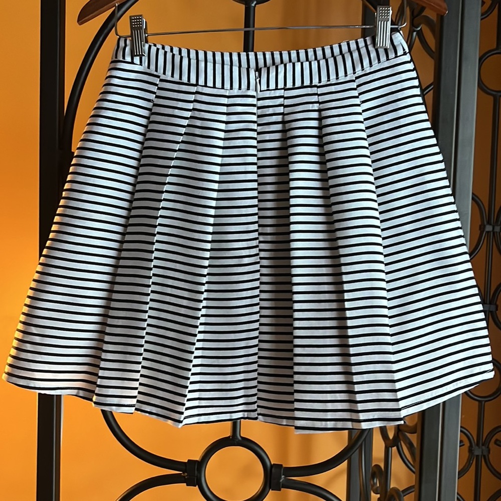 🚨SOLD🚨FOREVER 21 A-Line Skirt - Picture 3 of 9